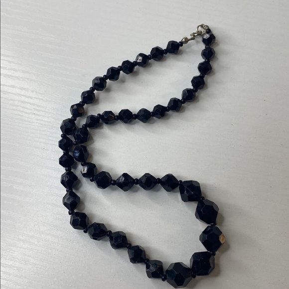 Black beaded necklace - Picture 3 of 3